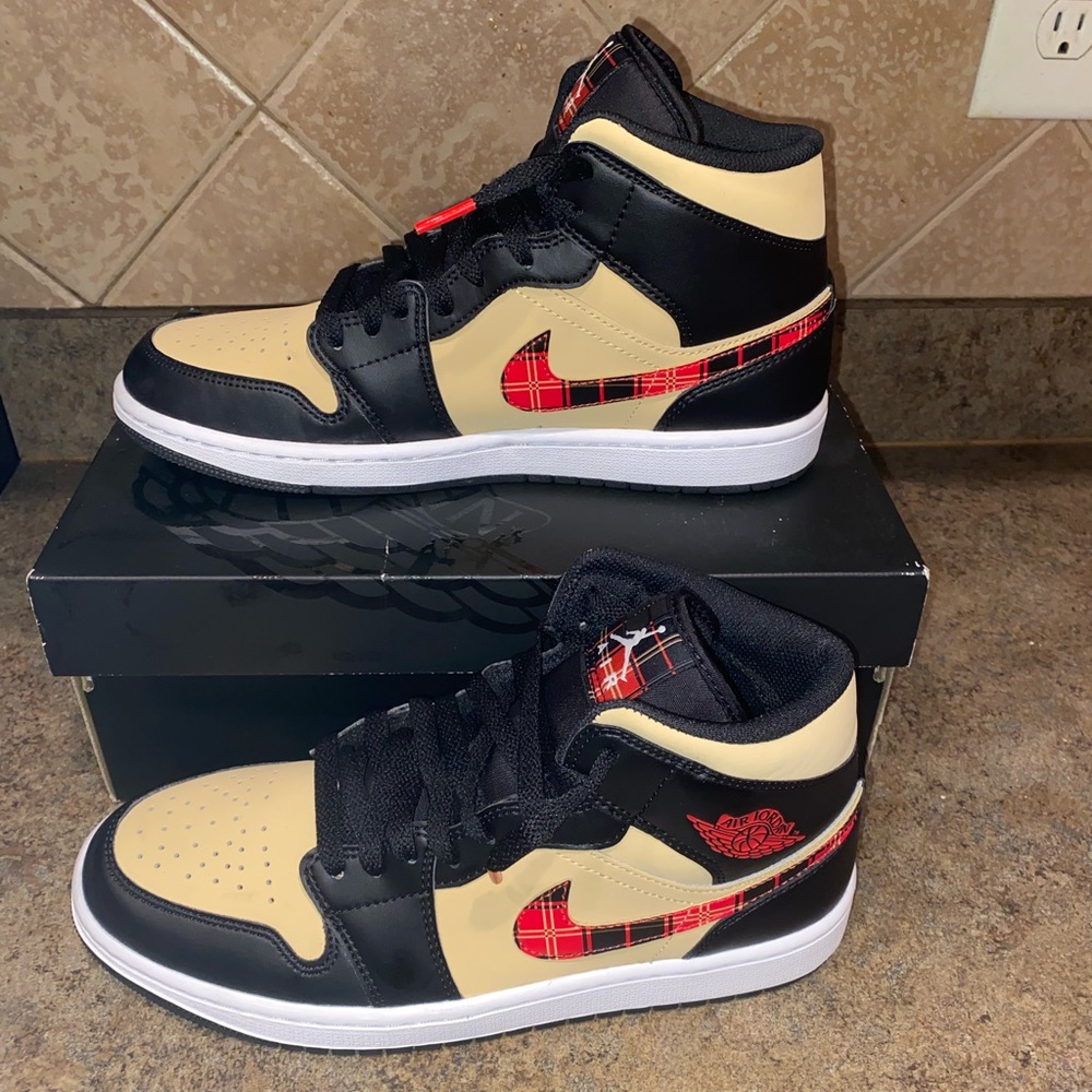 Jordan 1 Mid SE Tartan Swoosh Men’s Size 8.5